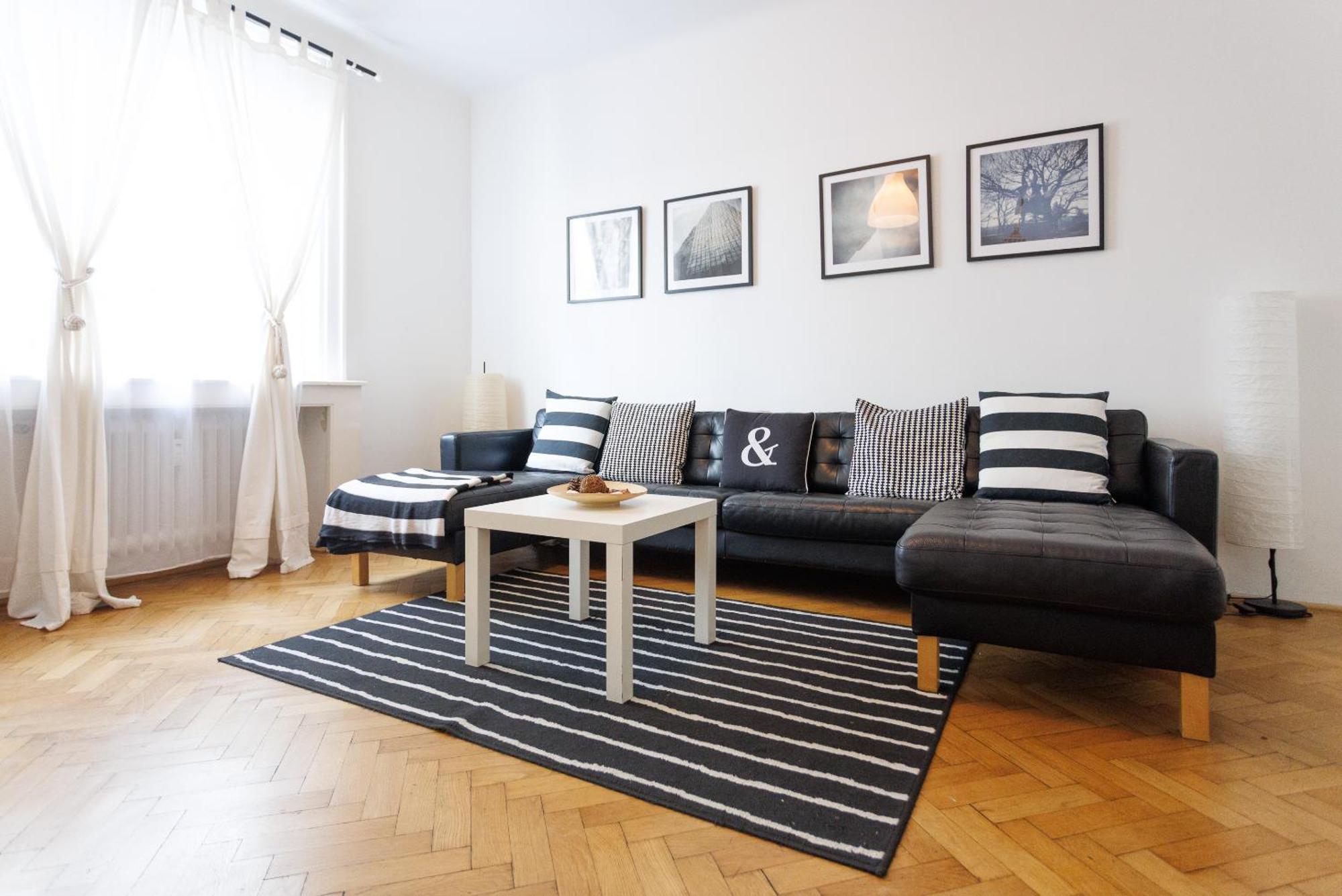 Apartment Operastreet Black & White *